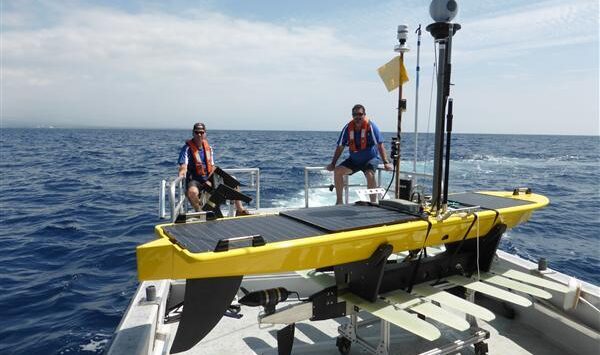 UVS Completes Wave Glider Training in Hawaii with Liquid Robotics