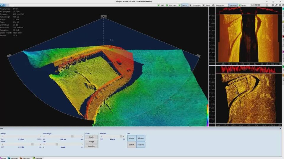 Screenshot of a 3D color sonar map showing seabed features with a central trench and depth gradient, plus side panels with sonar images.